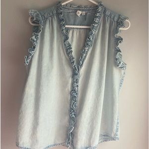 Elan ruffled light denim sleeveless button down blouse